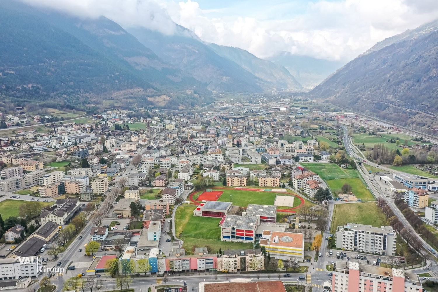 425m² living / commercial building