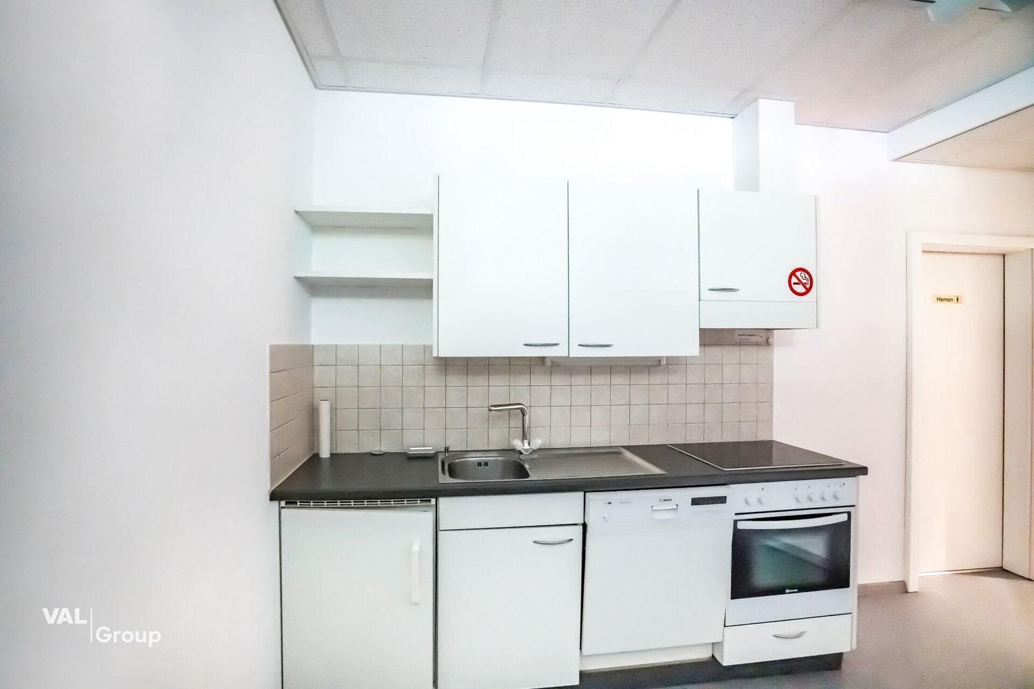 425m² living / commercial building