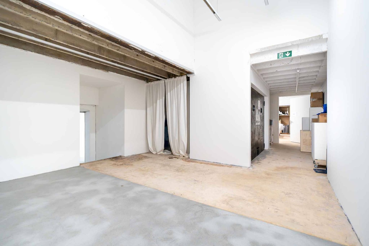 180m² commercial