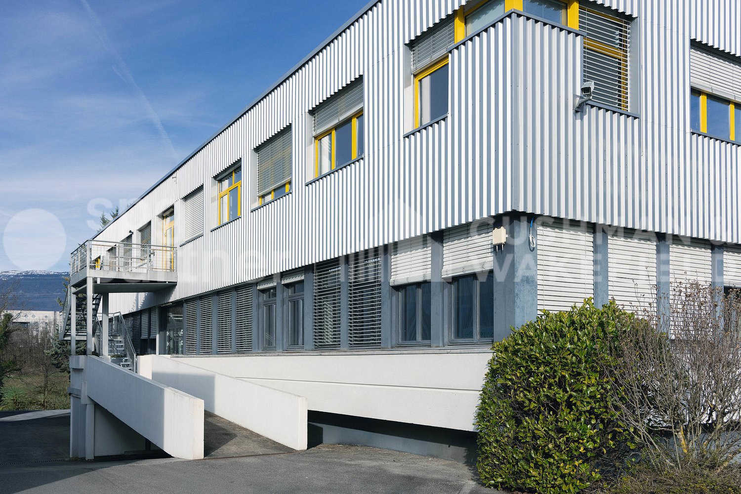 2800m² office