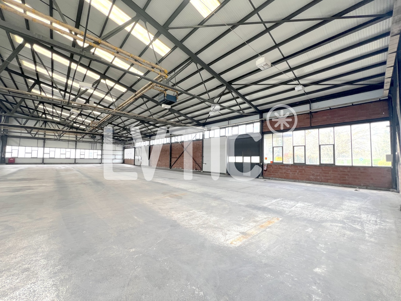 3400m² storage room
