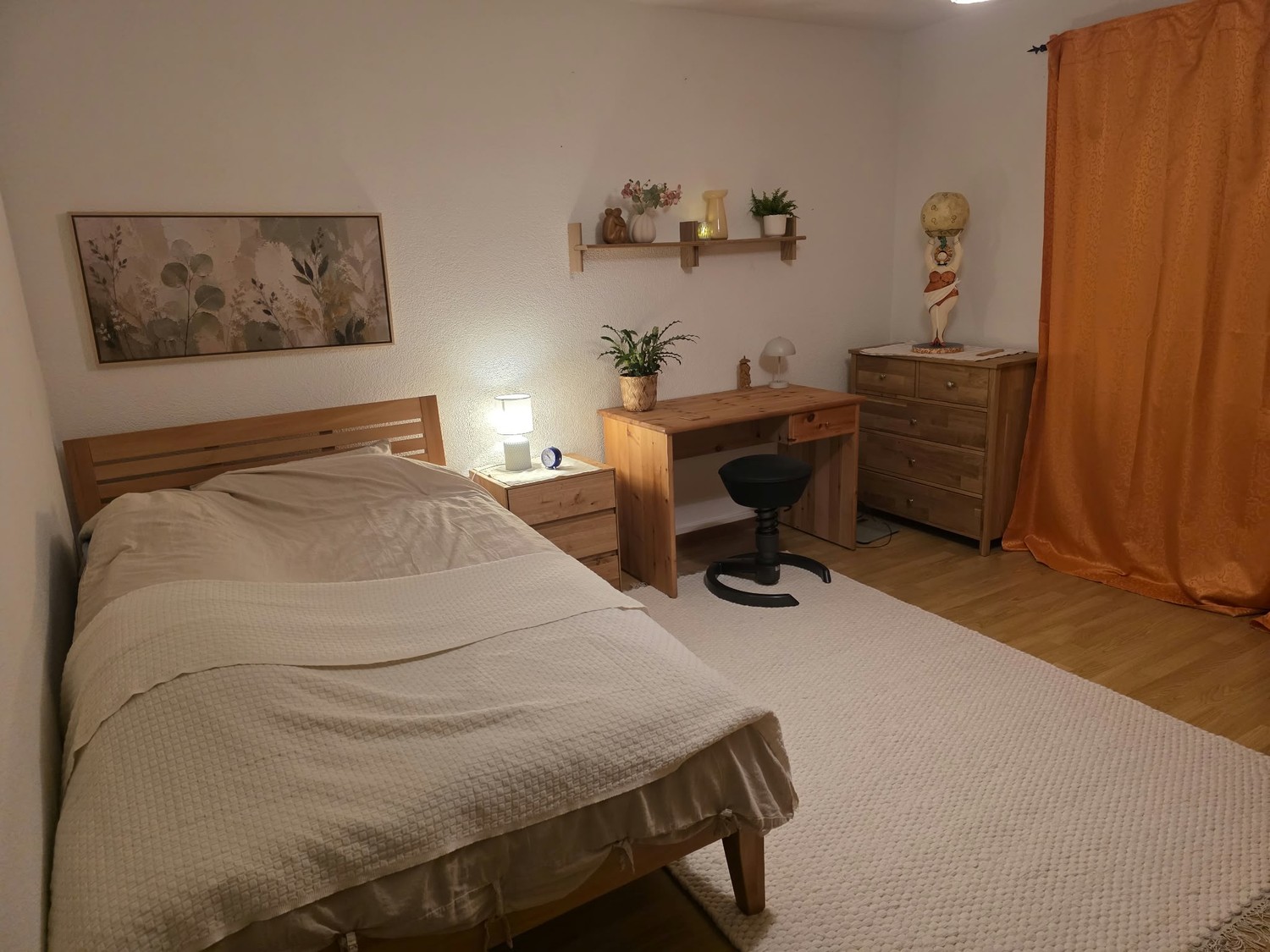 Camera in un appartamento condiviso, foto 1 di 5