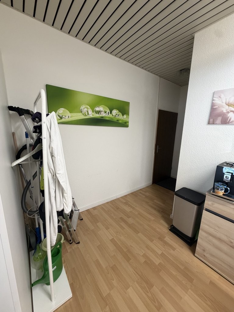 86m² shop