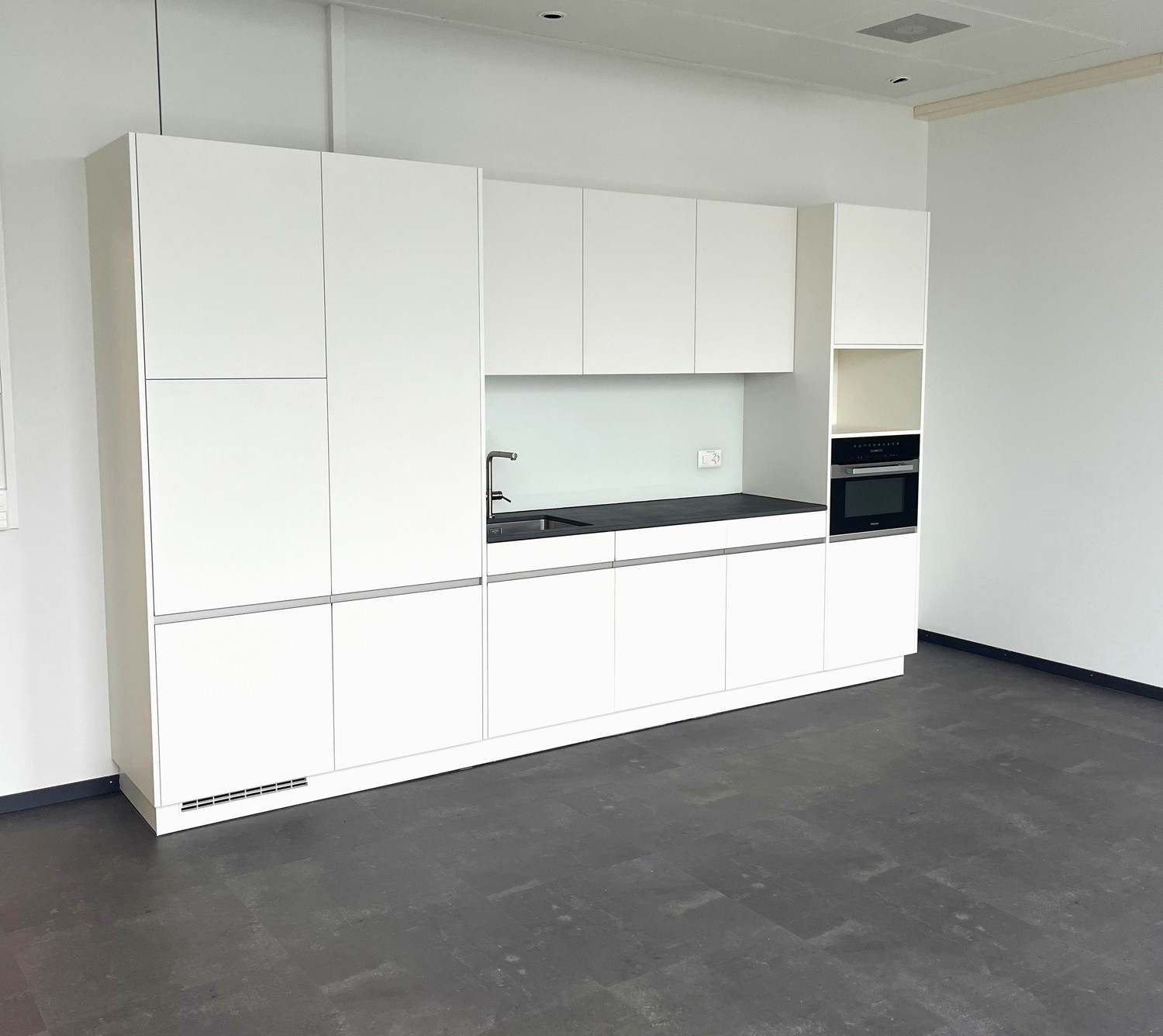 307m² office