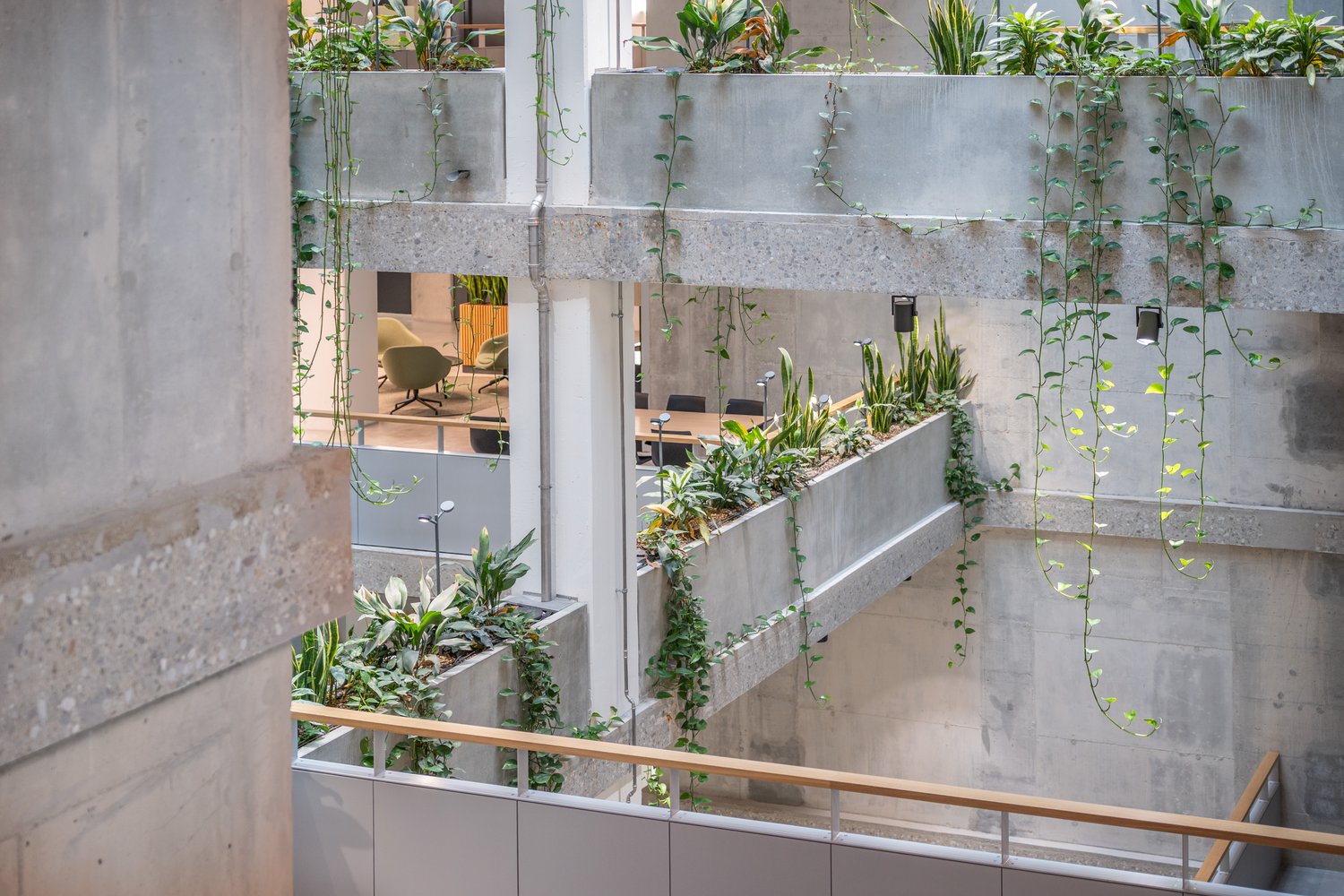 327m² office