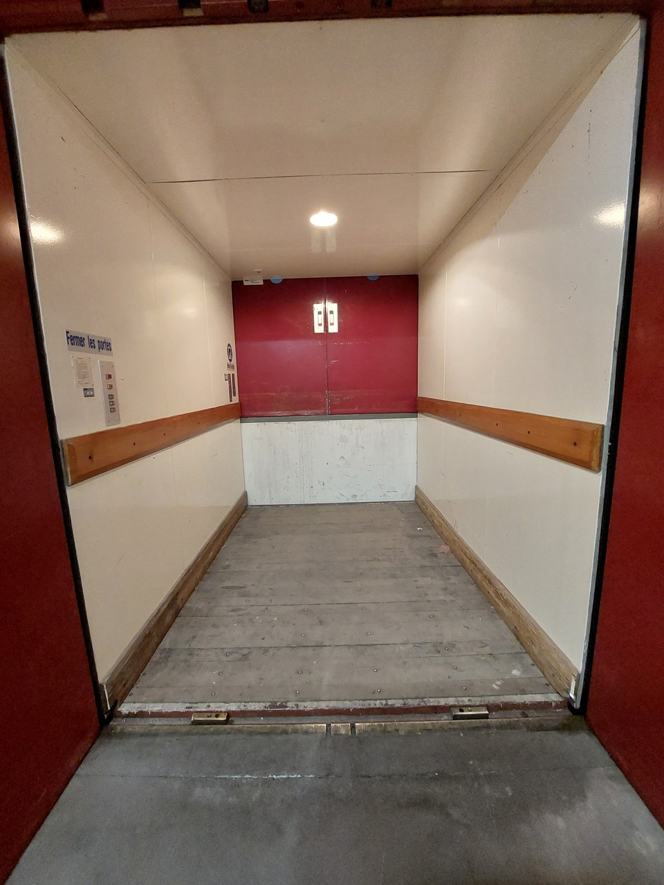 190m² office