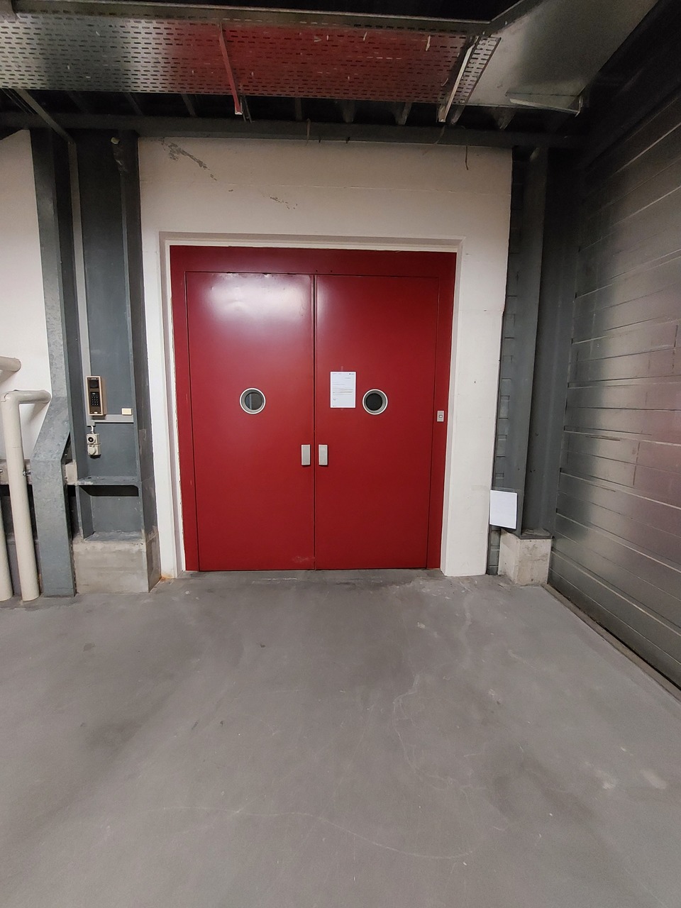 190m² office