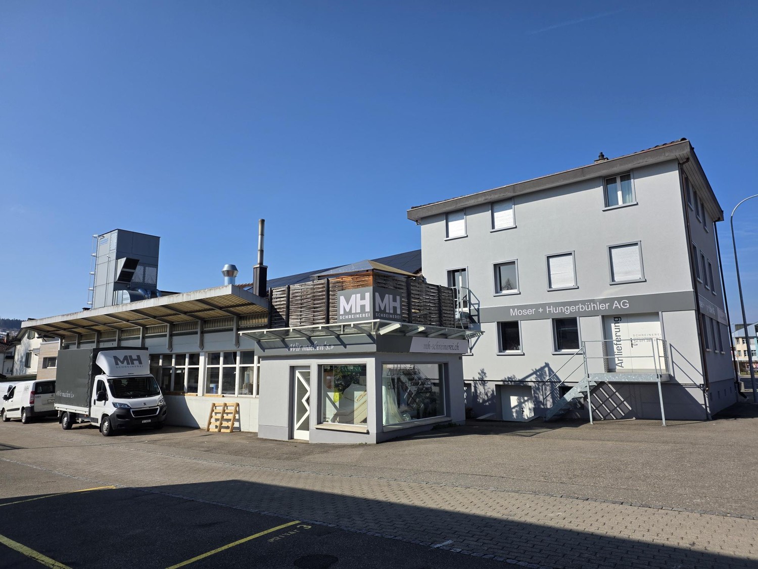 320m² commercial