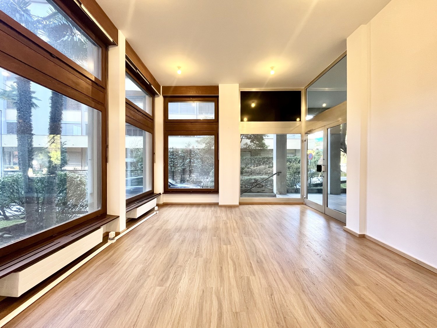 65m² living / commercial building, foto 1 di 10