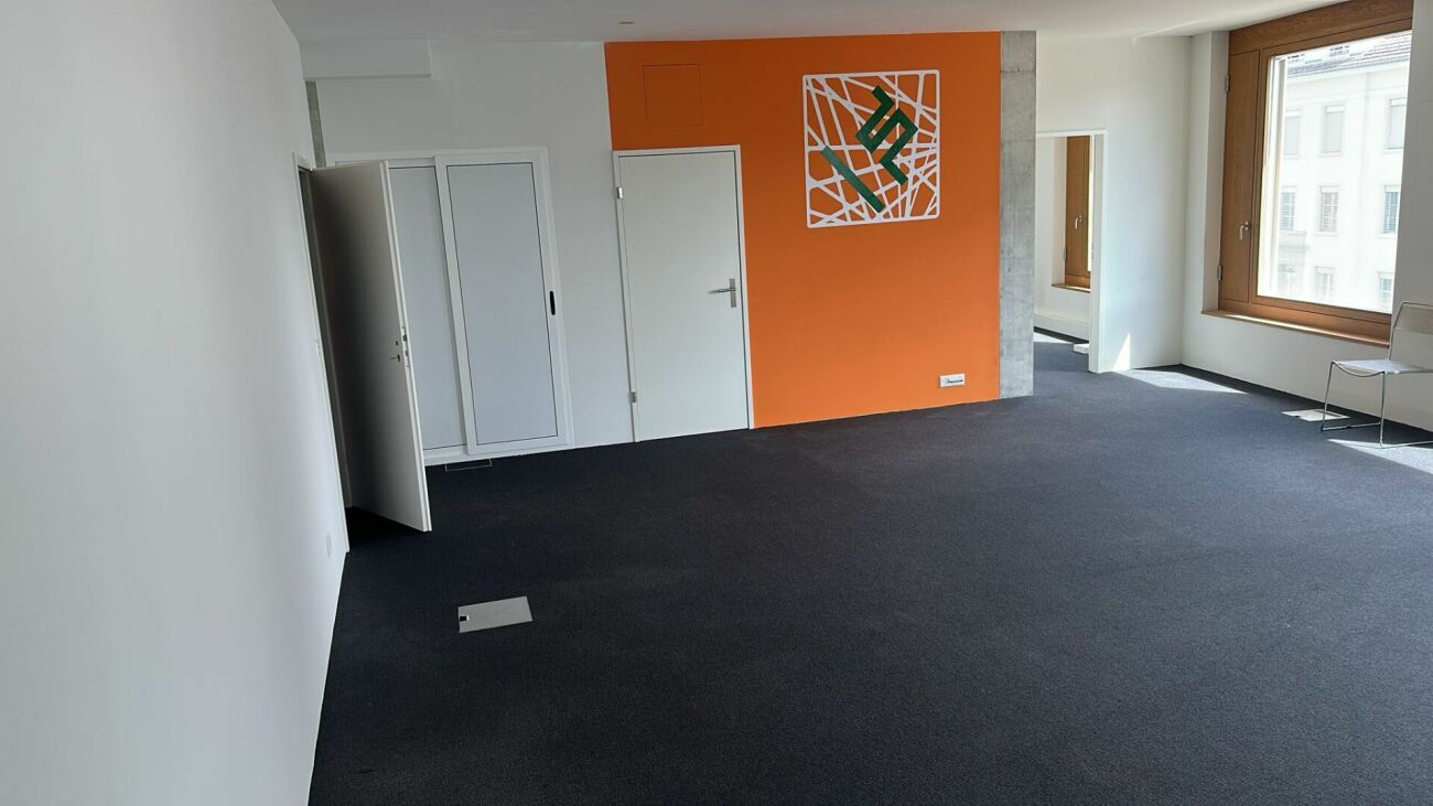 65m² commercial