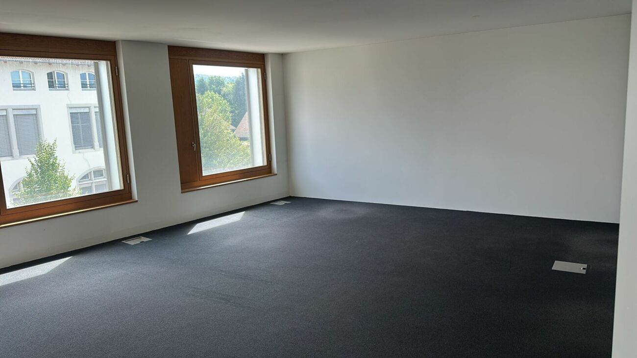 65m² commercial