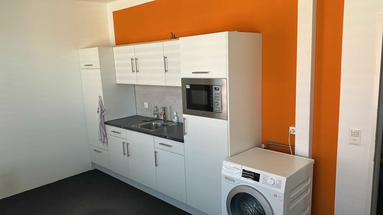 65m² commercial