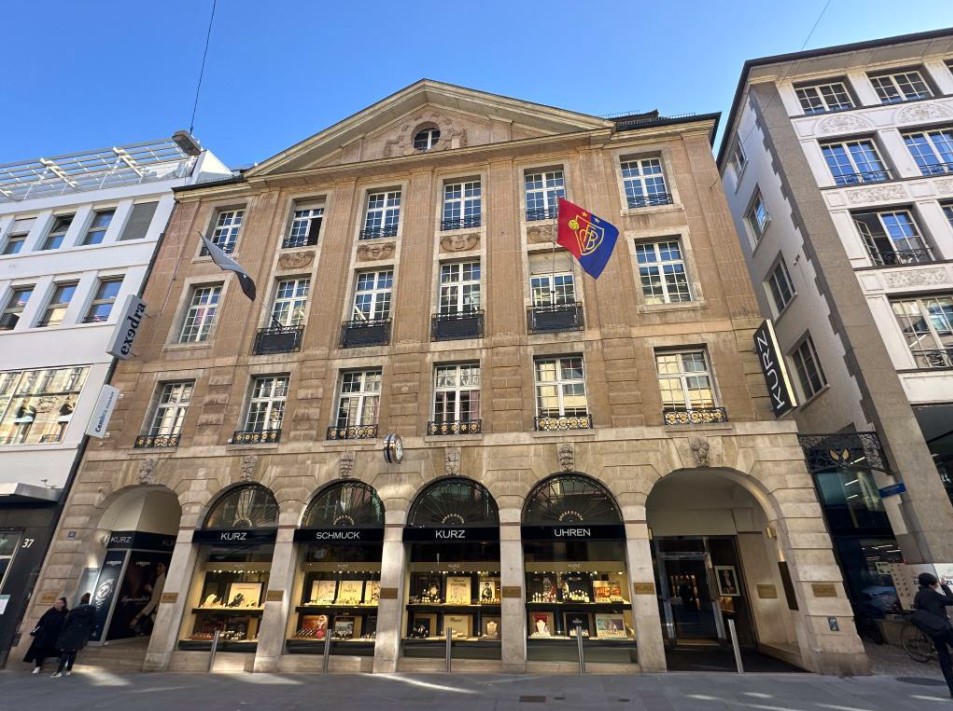 395m² commerciale