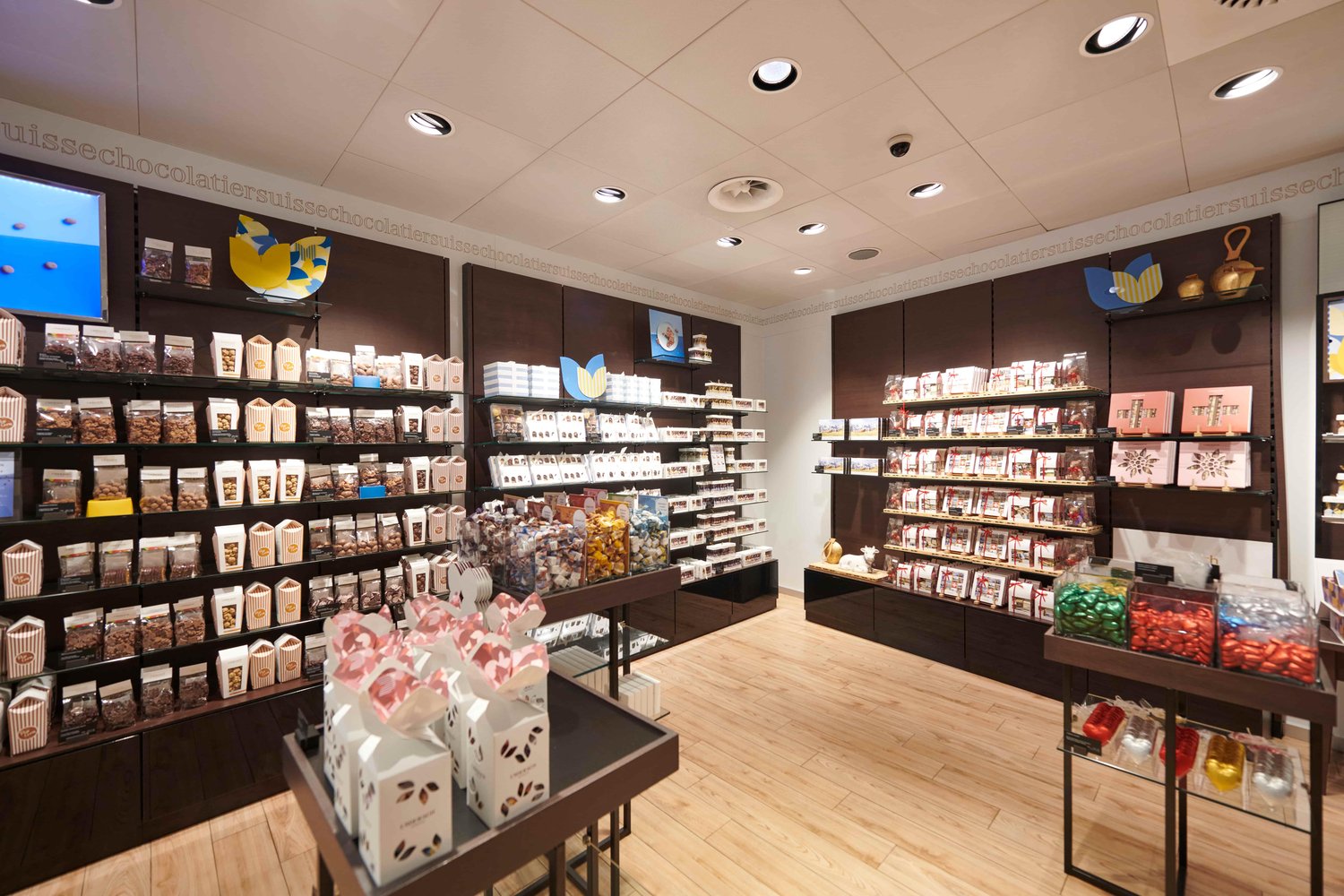 82m² shop