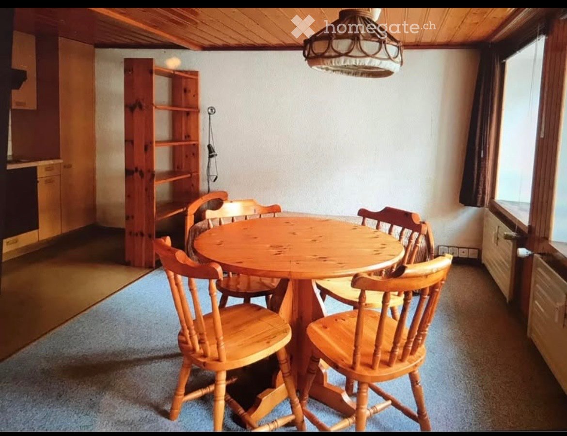 Studio arredato in affitto a Meiringen!

Indirizzo: Eisenbolgenstrasse 43, 3860 Meiringen

Disponibile dal 2 febbraio 2027 o su accordo

Questo studio arredato al piano terra si trova in una posizione centrale e tuttavia tranquilla a Meiringen.

Il centro del villaggio così come le possibilità di ac, foto 4 di 5