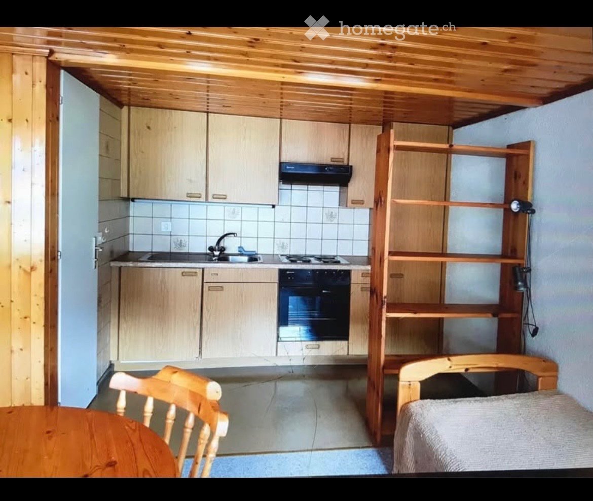 Studio arredato in affitto a Meiringen!

Indirizzo: Eisenbolgenstrasse 43, 3860 Meiringen

Disponibile dal 2 febbraio 2027 o su accordo

Questo studio arredato al piano terra si trova in una posizione centrale e tuttavia tranquilla a Meiringen.

Il centro del villaggio così come le possibilità di ac, foto 3 di 5