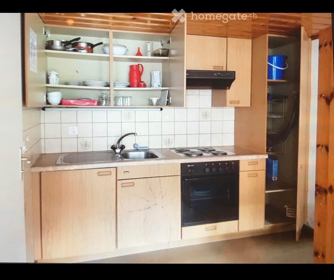 Studio arredato in affitto a Meiringen!

Indirizzo: Eisenbolgenstrasse 43, 3860 Meiringen

Disponibile dal 2 febbraio 2027 o su accordo

Questo studio arredato al piano terra si trova in una posizione centrale e tuttavia tranquilla a Meiringen.

Il centro del villaggio così come le possibilità di ac, foto 2 di 5