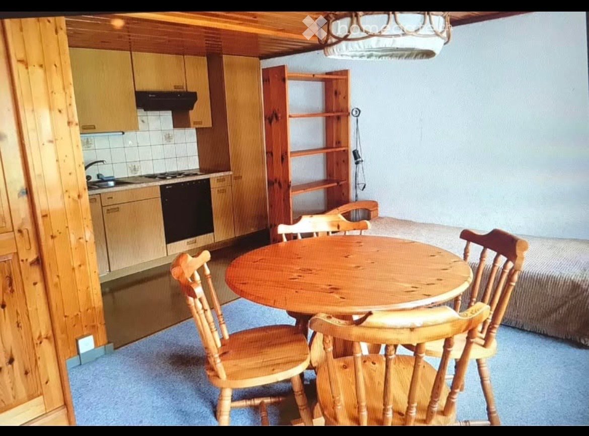 Studio arredato in affitto a Meiringen!

Indirizzo: Eisenbolgenstrasse 43, 3860 Meiringen

Disponibile dal 2 febbraio 2027 o su accordo

Questo studio arredato al piano terra si trova in una posizione centrale e tuttavia tranquilla a Meiringen.

Il centro del villaggio così come le possibilità di ac, foto 1 di 5