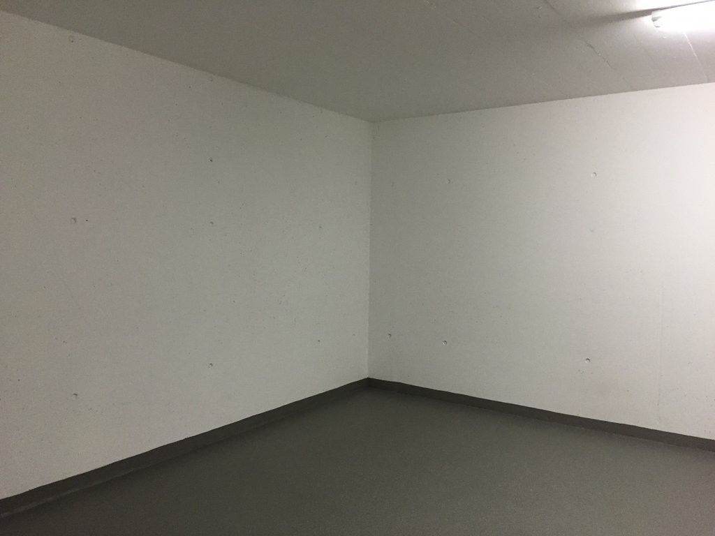 120m² storage room