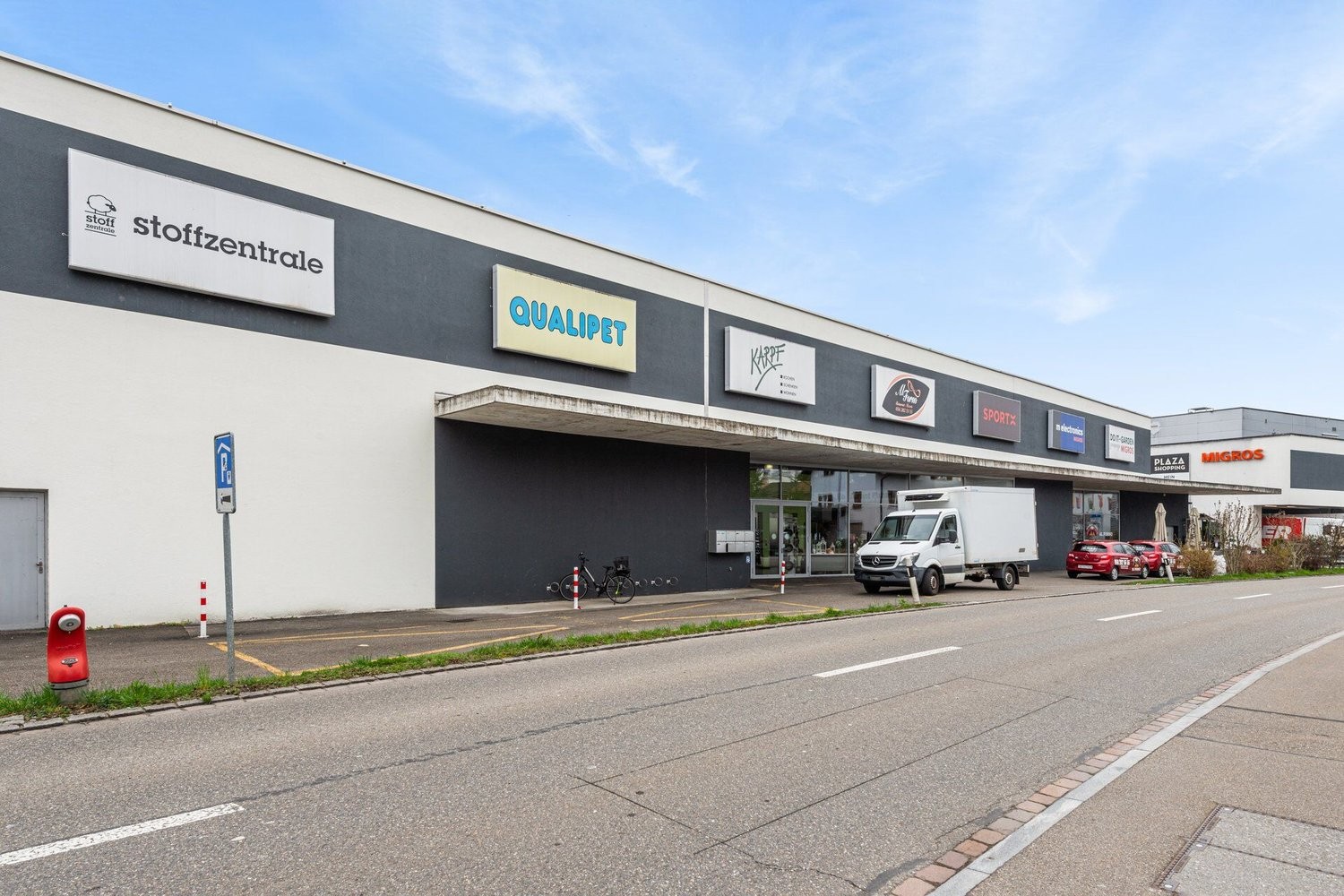 190m² shop