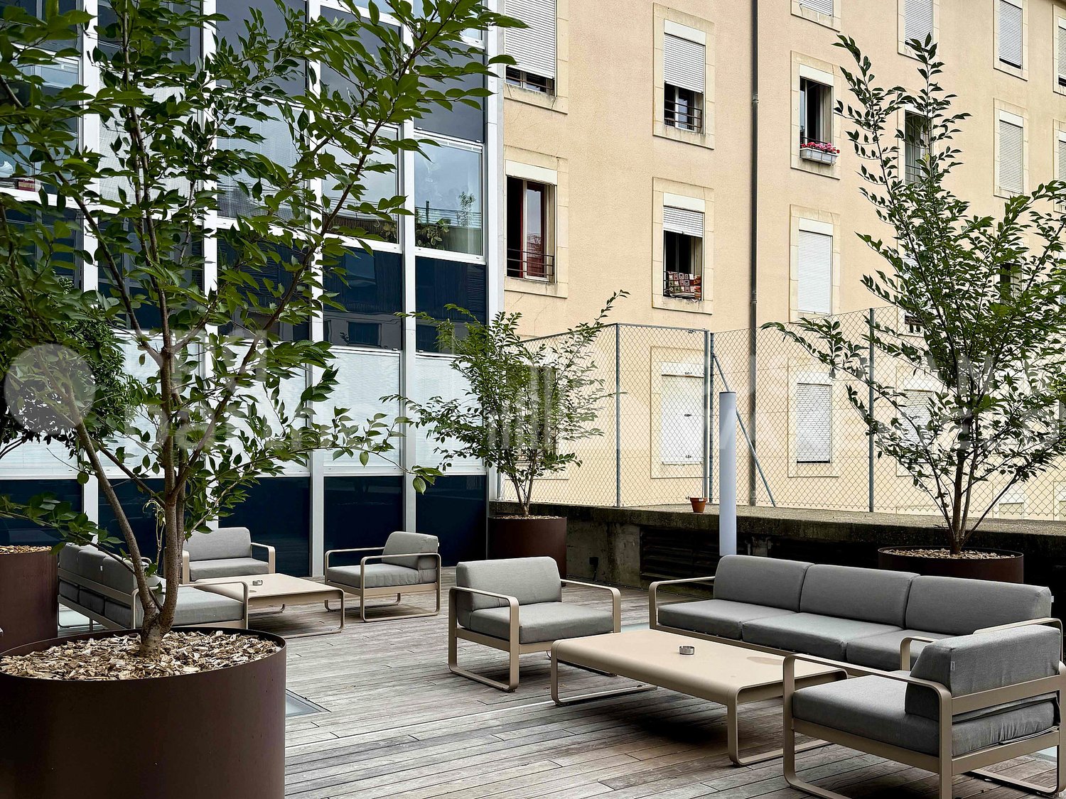 1284m² office