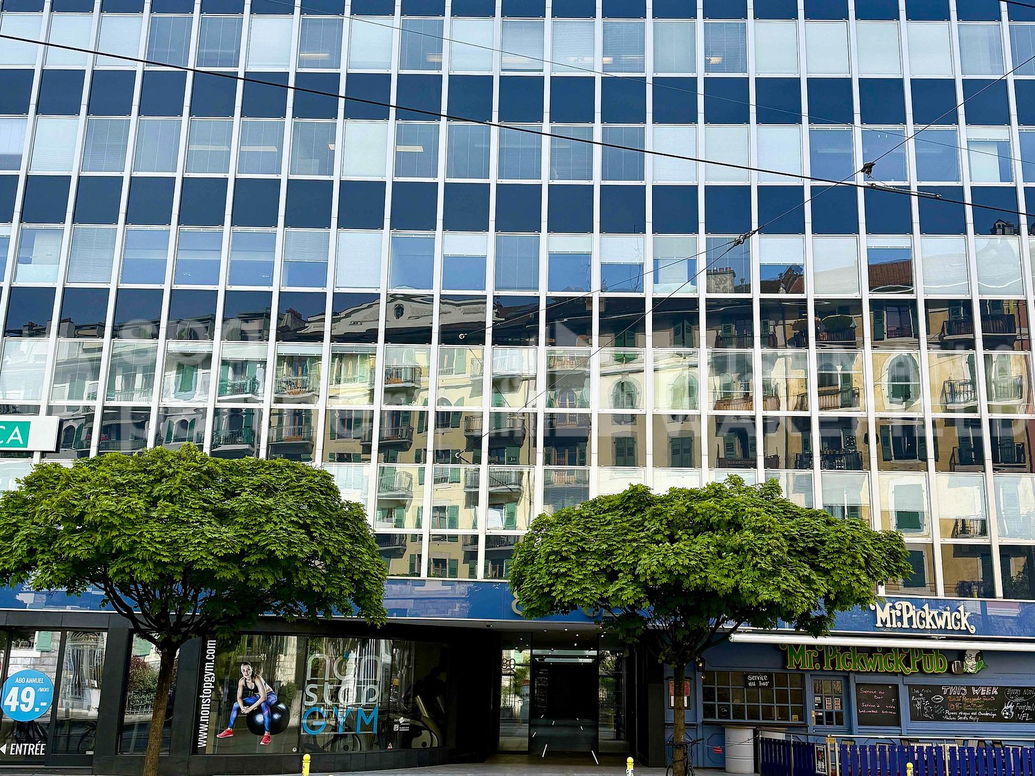 1284m² office