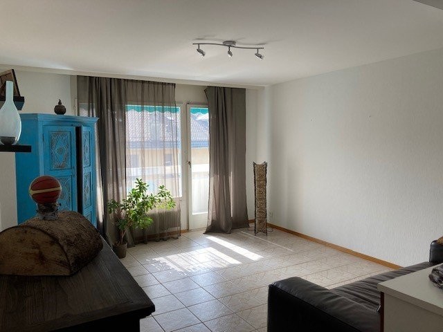 Appartamento di 2 ½ locali

Dinamica con la sua scuola professionale, la sua sala multisport o ancora i suoi negozi e la sua galleria d'arte, Clarens saprà soddisvarvi anche per l'atmosfera tranquilla che regna sui moli che costeggiano il lago. Benvenuti sulla Riviera vaudoise!

Questo immobile è si, foto 4 di 5