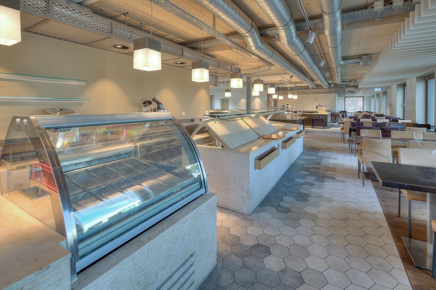 366m² commerciale
