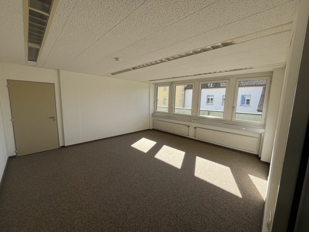 124m² practice

Developed office or practice space in the EKZ Müli Märt 

In the EKZ Müli Märt, we are renting out a developed rental area immediately. This is ideally suited for various uses: office, practice, commercial, training, etc. 

No matter how you use the rental area, you will benefit from