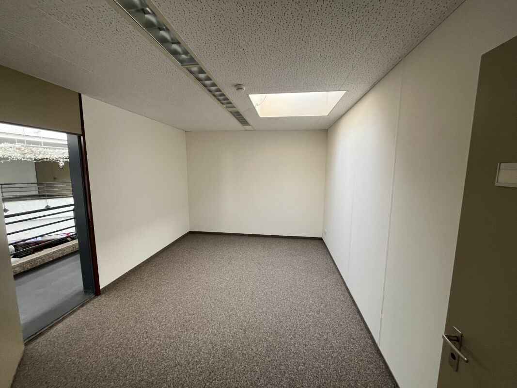 124m² practice

Developed office or practice space in the EKZ Müli Märt 

In the EKZ Müli Märt, we are renting out a developed rental area immediately. This is ideally suited for various uses: office, practice, commercial, training, etc. 

No matter how you use the rental area, you will benefit from
