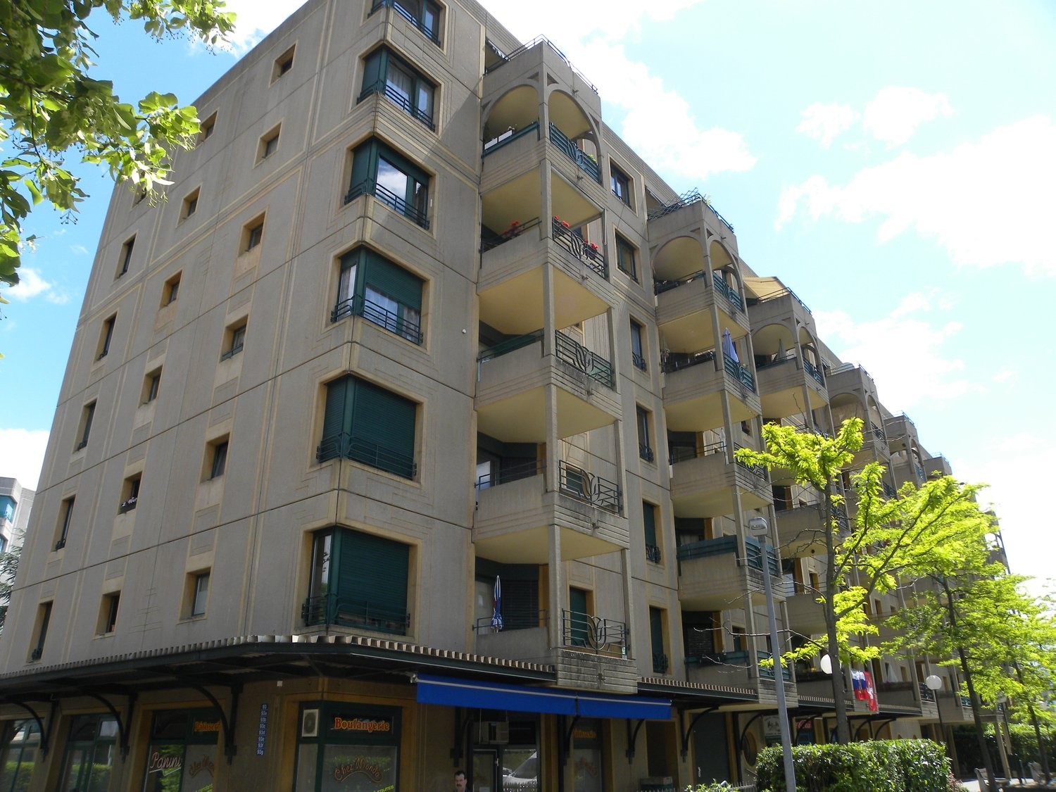 Parkings à louer au sous-sol de suite ou à convenir   
  
- 1 place CHF 150.-- + TVA, foto 1 di 2
