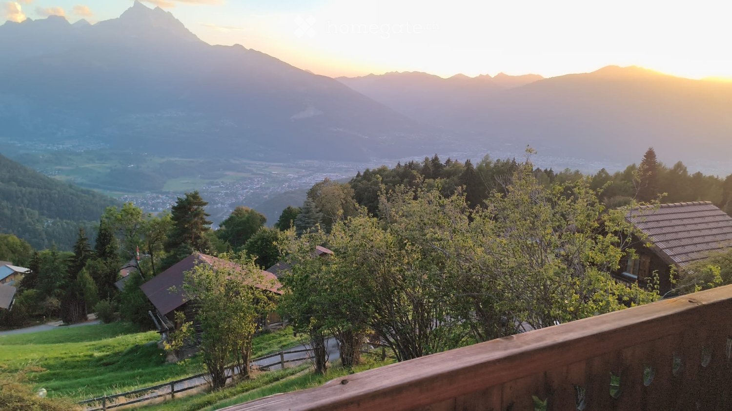 Appartamento di 3 locali
Contratto di locazione da consegnare al più presto.
Balcone + terrazza, vista eccezionale.
Posti auto compresi