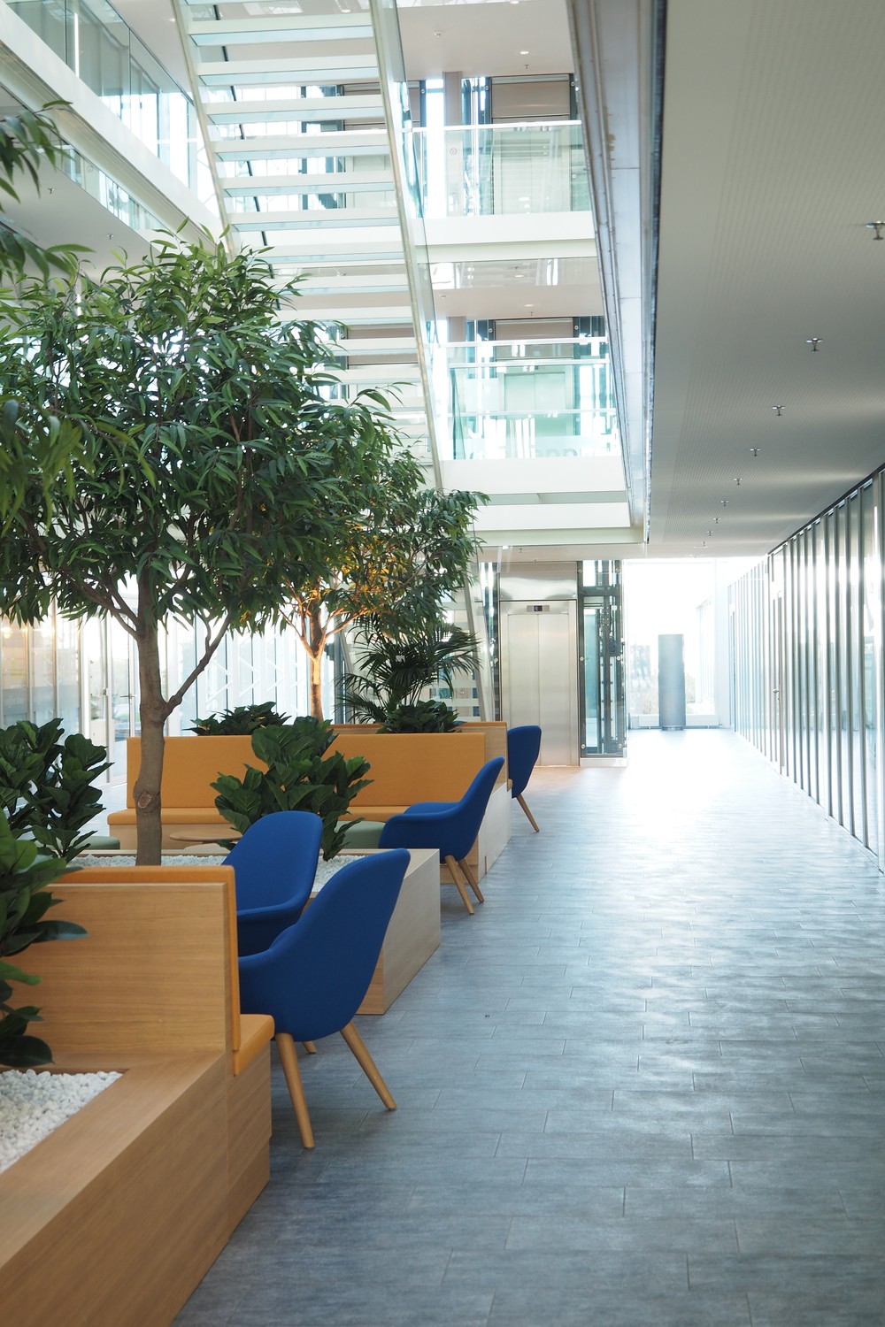 402m² office