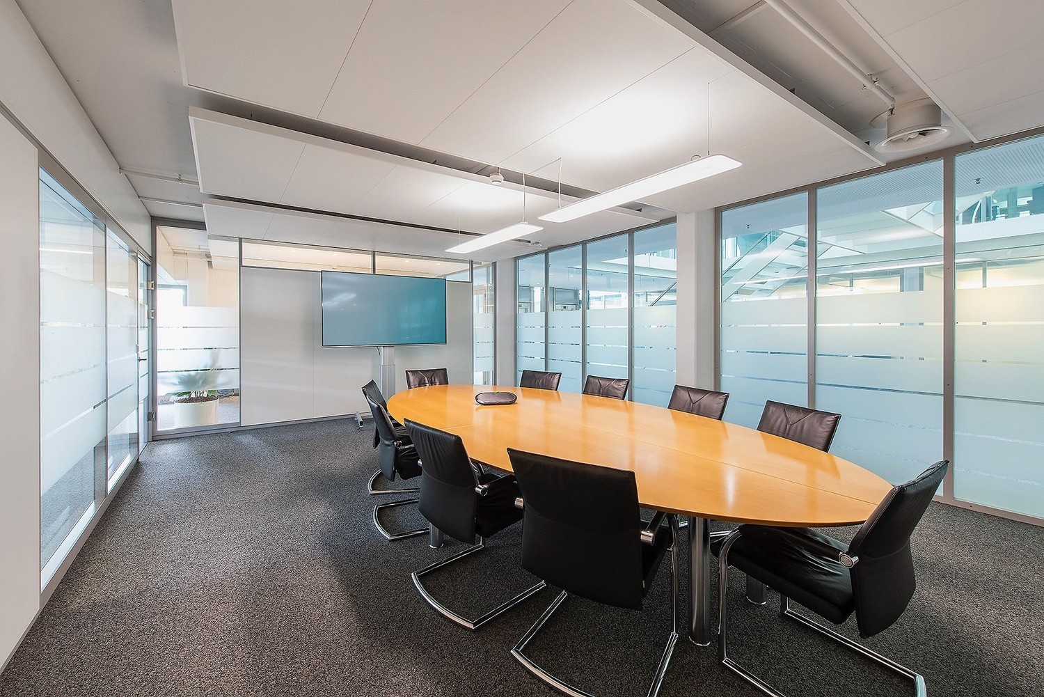 402m² office