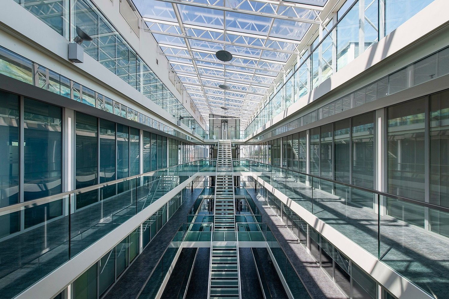 402m² office