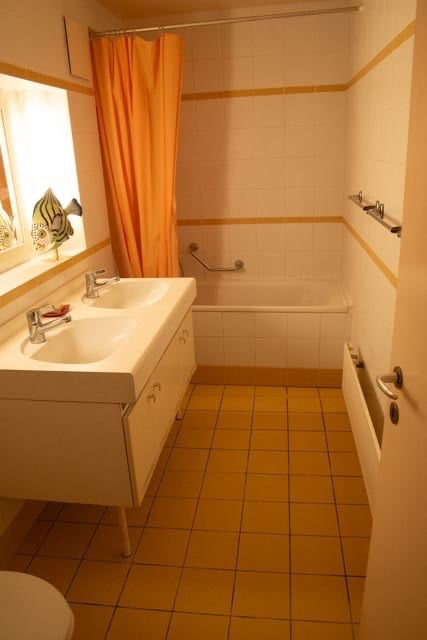 1 room single room