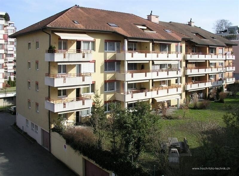 Posto auto interrato di 12m²

Qui parcheggerà in una posizione centrale e il suo veicolo sarà protetto da ogni intemperie e parcheggiato in sicurezza. La fermata dell'autobus si trova praticamente davanti alla porta di casa. La stazione ferroviaria e le possibilità di acquisto sono raggiungibili in 