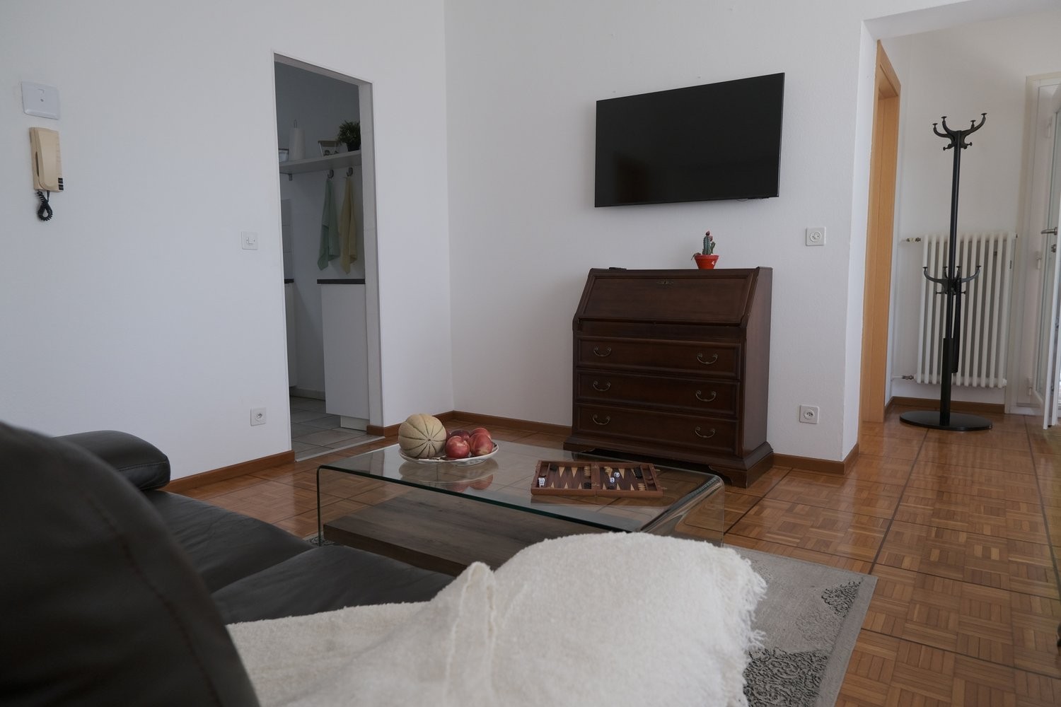 appartamento arredato di 3 locali, foto 3 di 10