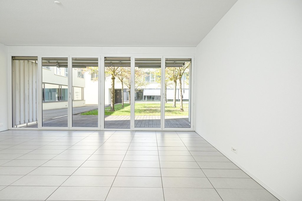 85m² commercial