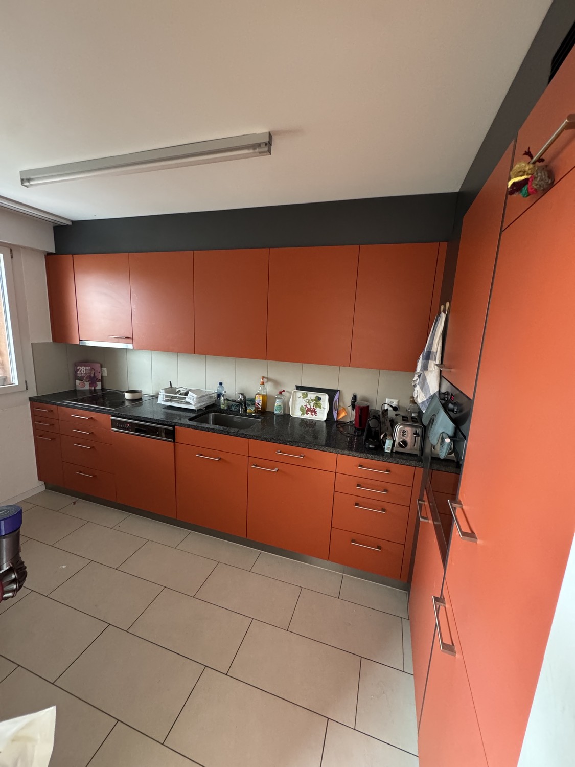 Stanza in un appartamento condiviso

Subaffitto la mia stanza in una zona bellissima e tranquilla di Unterengstringen, disponibile dal 1 novembre.

L'appartamento si trova molto vicino al fiume Limmat, con una splendida vista e il bosco proprio dietro la casa – perfetto se ami la natura, le passeggi, foto 2 di 6