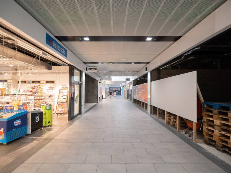 79m² arcade