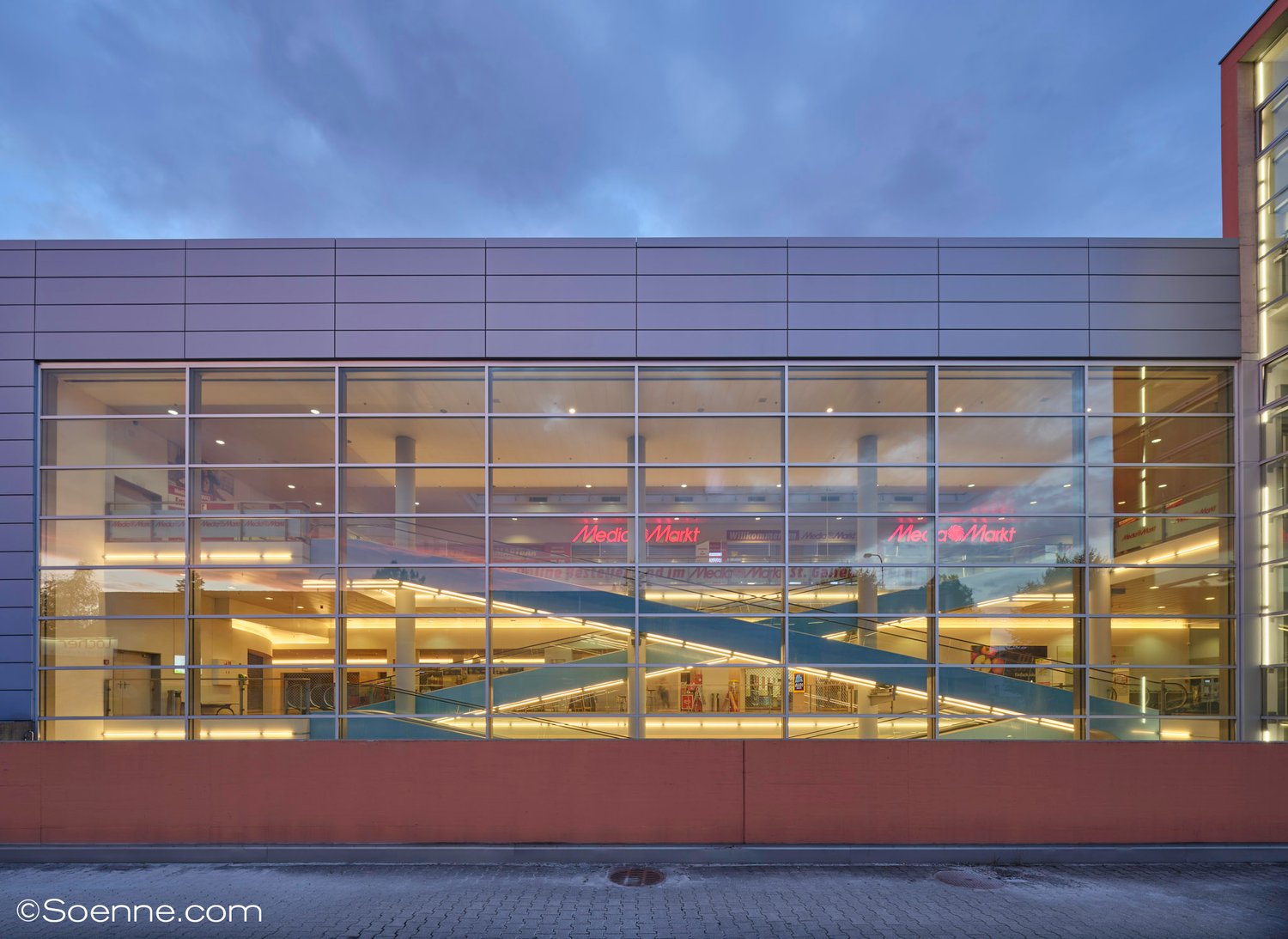 375m² shopping centre