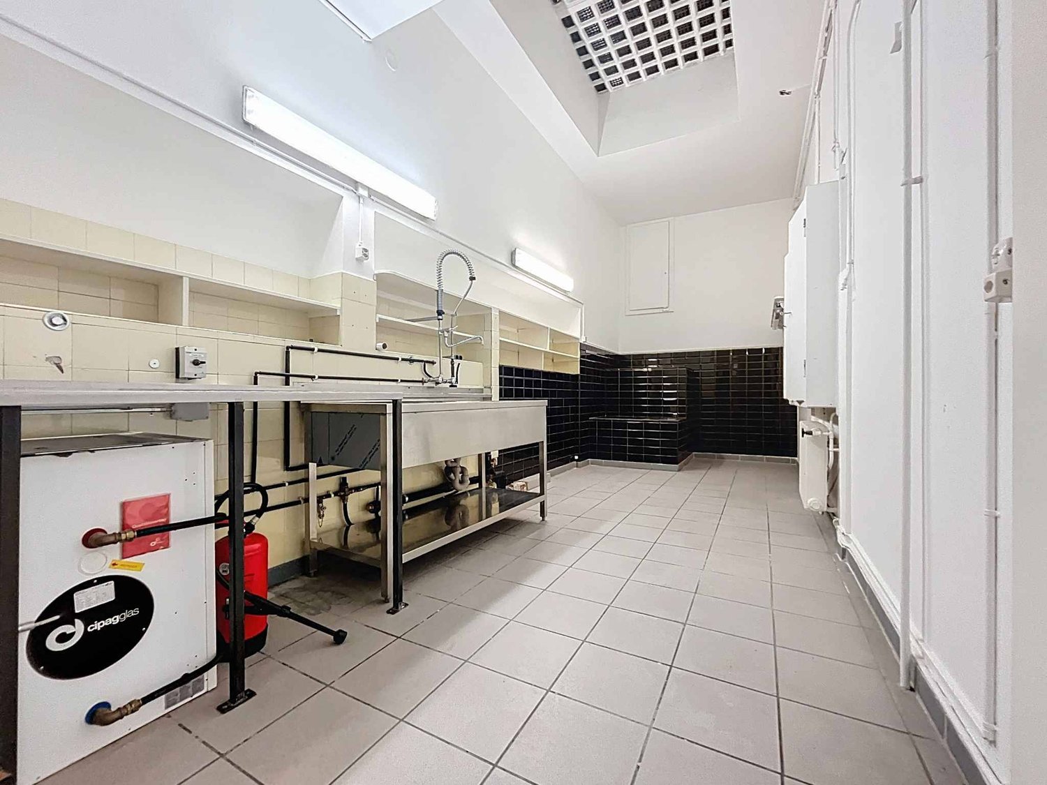 410m² commercial