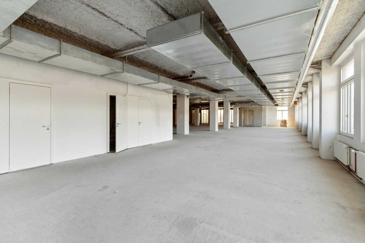 909m² negozio