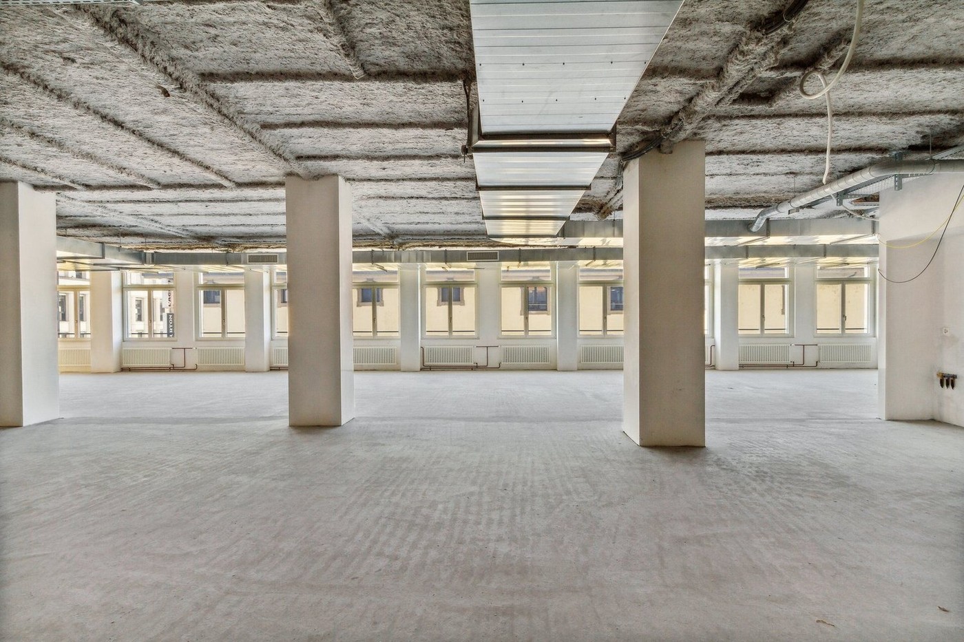909m² negozio