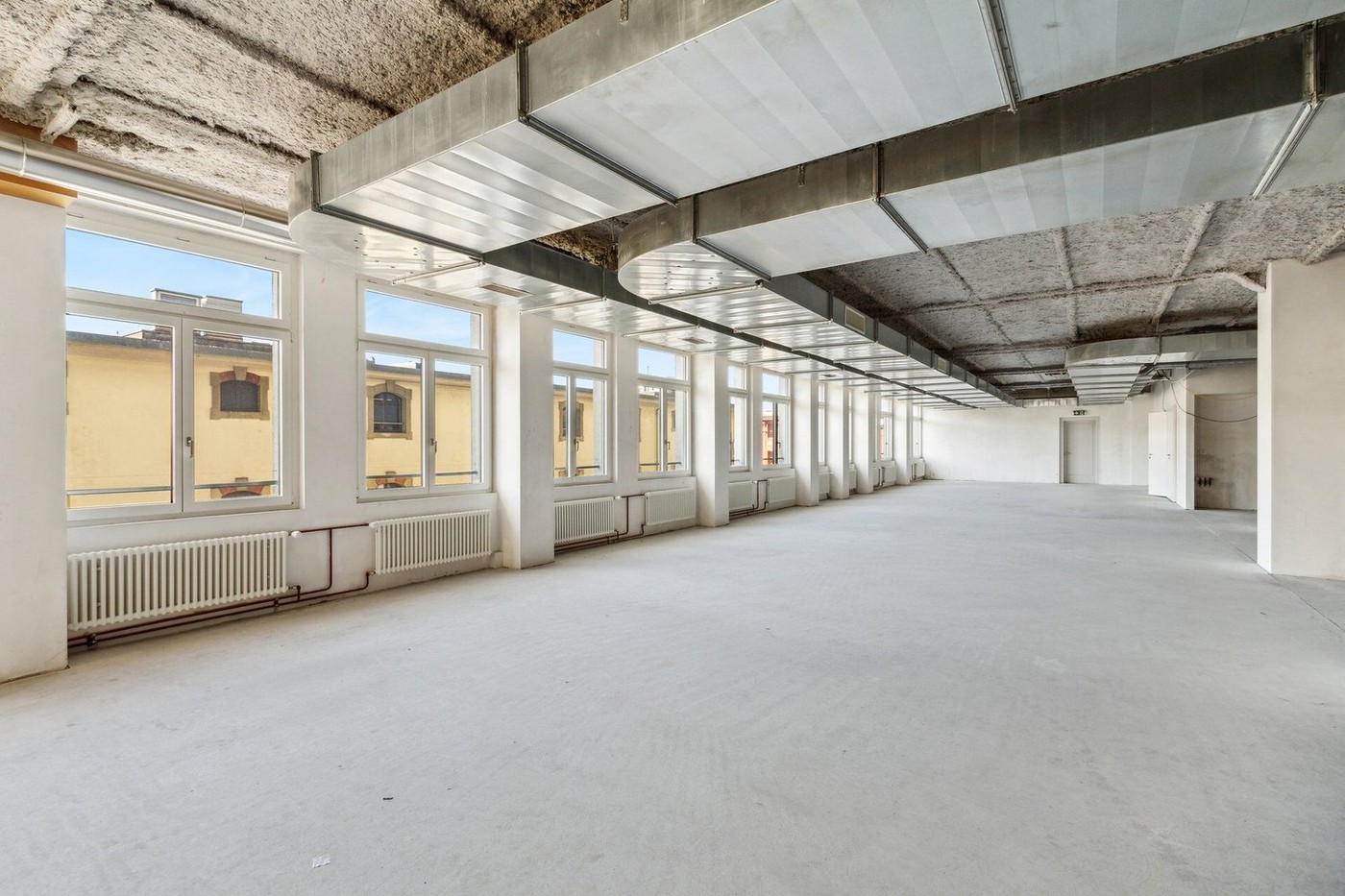 909m² negozio