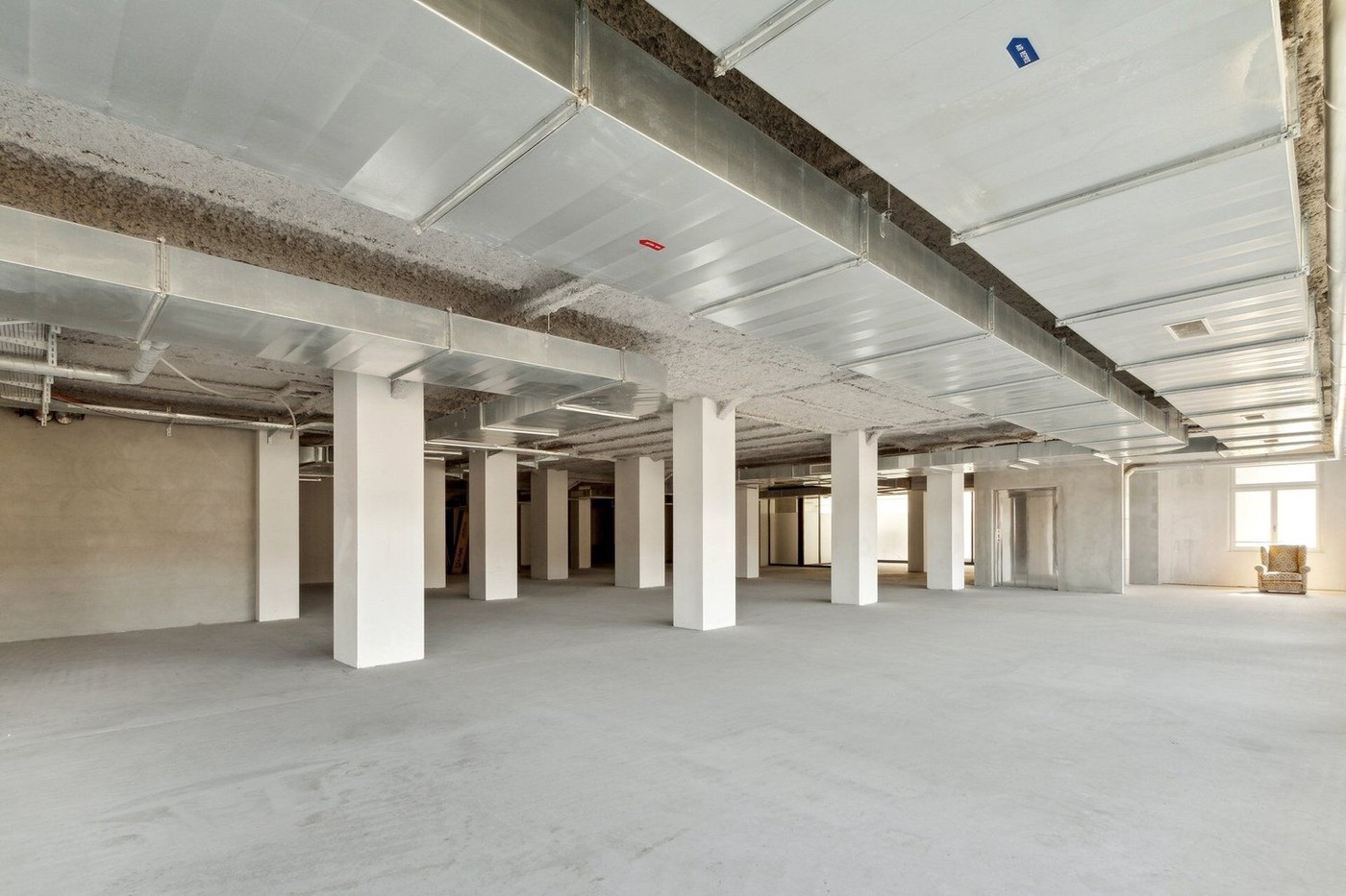 909m² negozio