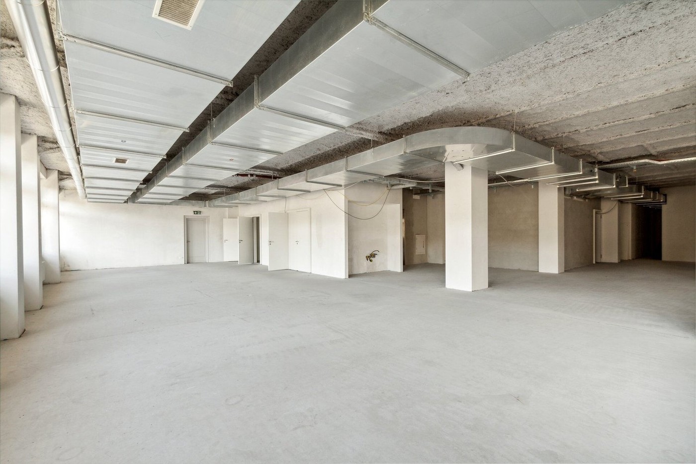 909m² negozio