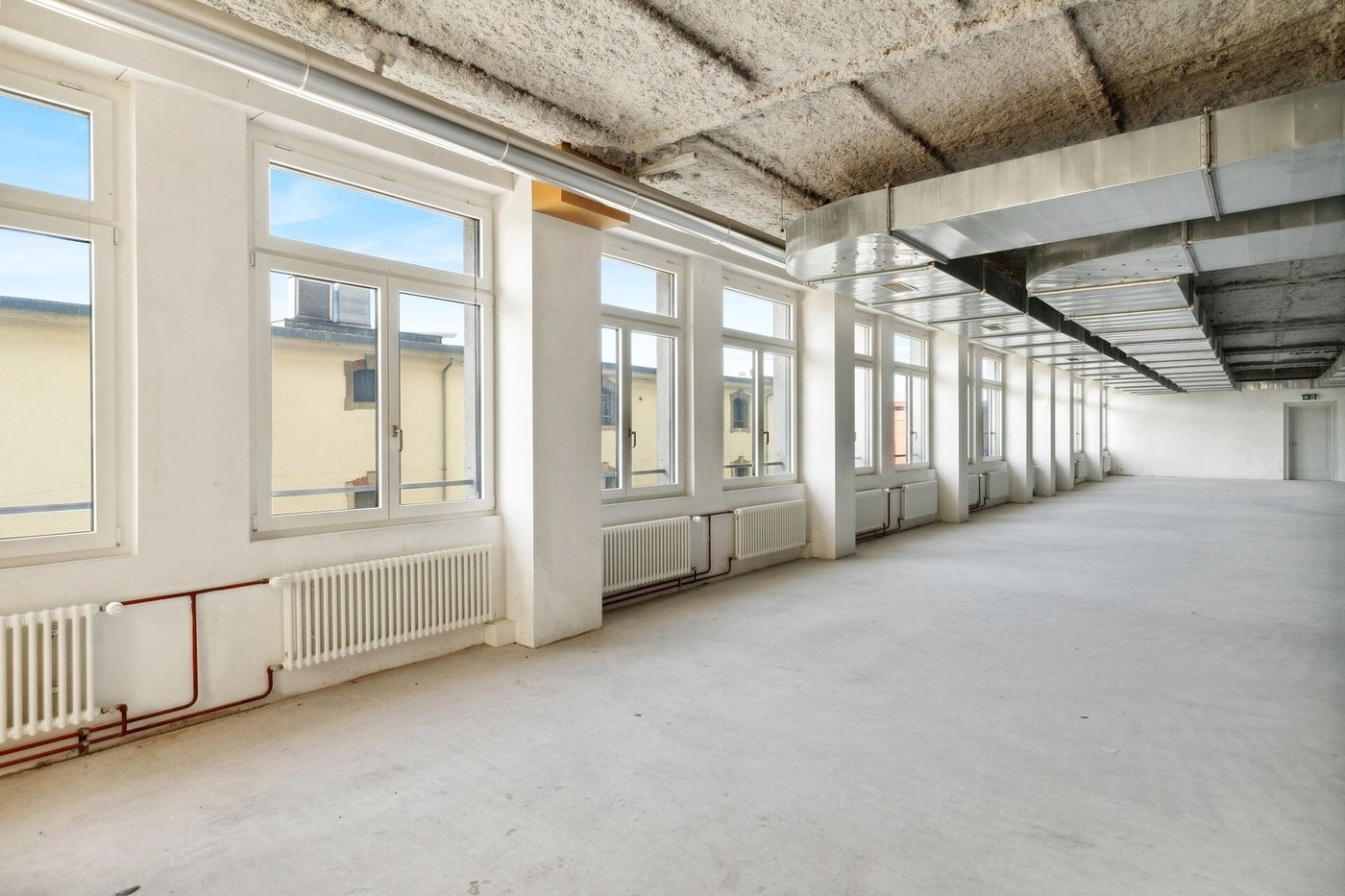 909m² negozio
