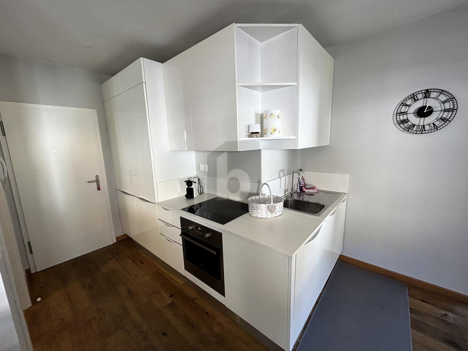Möblierte 2 ½ Zimmer Wohnung